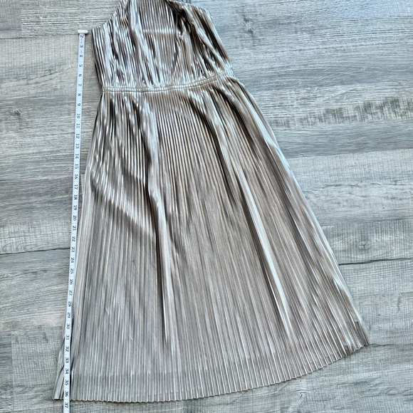Banana Republic Silver Pleated Fit-and-Flare Midi Dress (size 0) - Picture 12 of 14